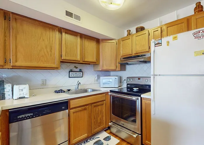 Jamaica Place 107 *